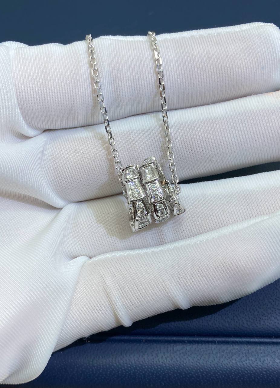 Serpent full pavé Diamond pendant