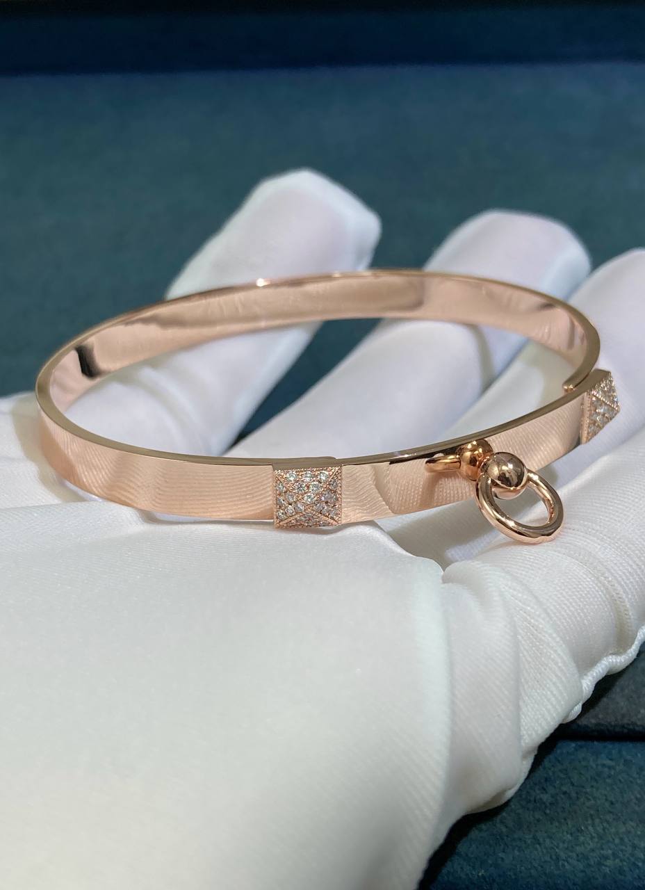 a. Collier de chien bracelet with diamonds