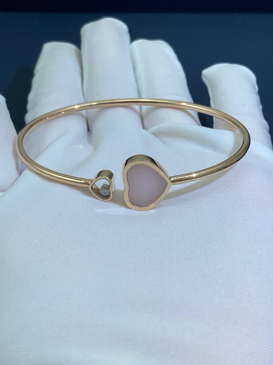 Heart bracelet with a single diamond