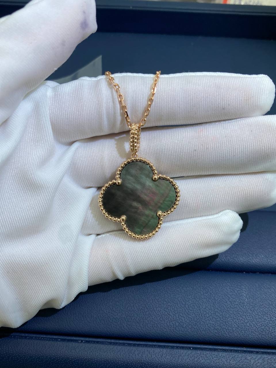 VC grey Mother-of-Pearl pendant model L