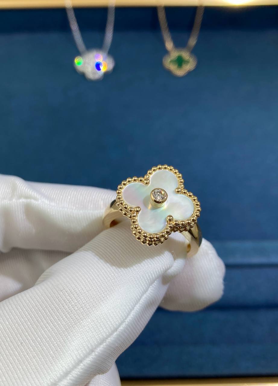 VC white Mother of Pearl ring with one diamond