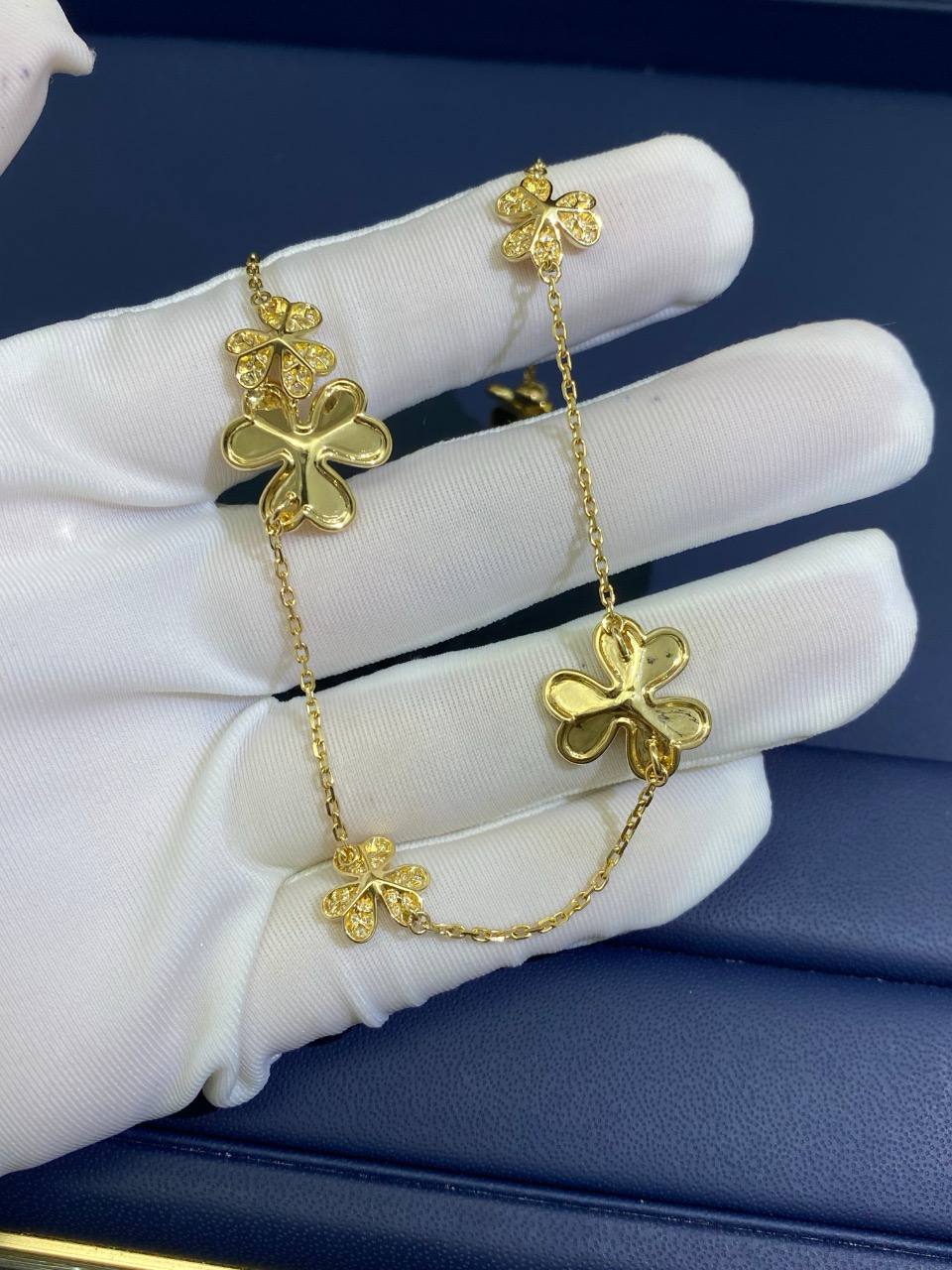 Collar con motivo VC Floral 9 y diamantes