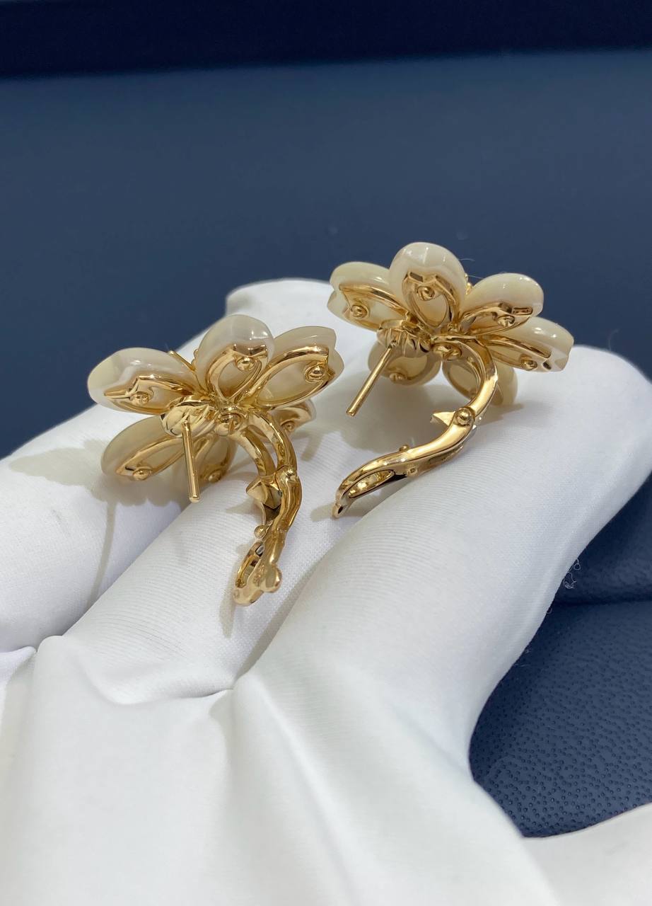 VC Mother-Of-Pearl earrings with diamonds