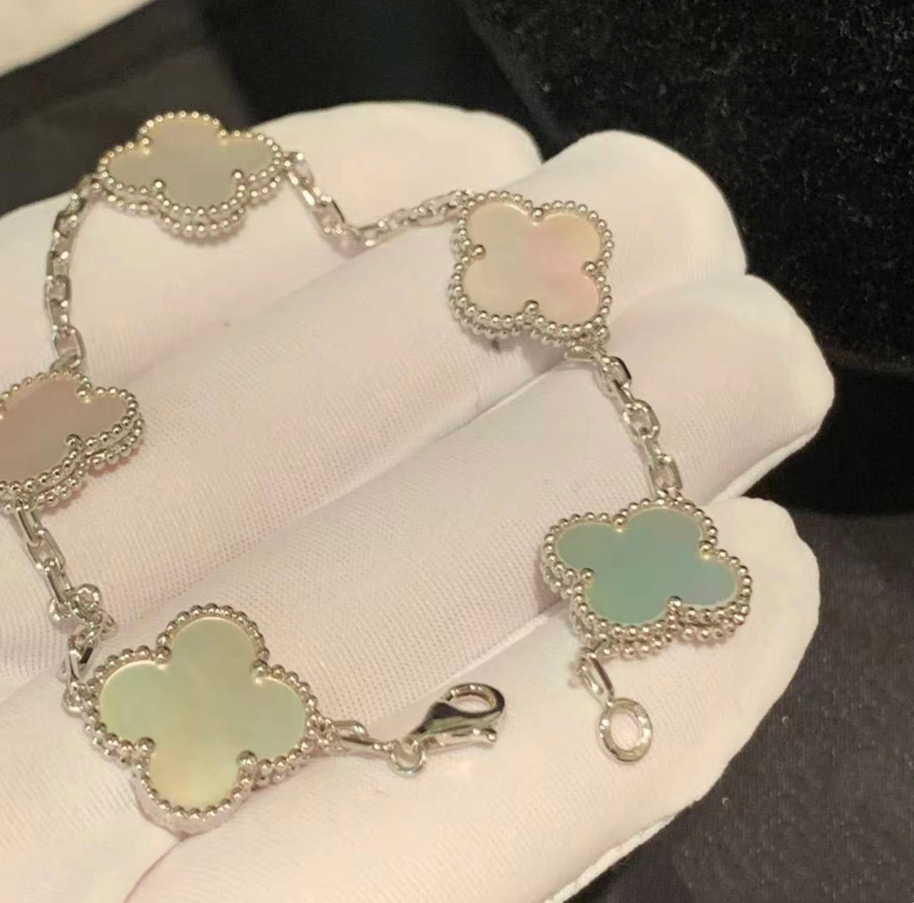 VC Mother-Of-Pearl White gold bracelet