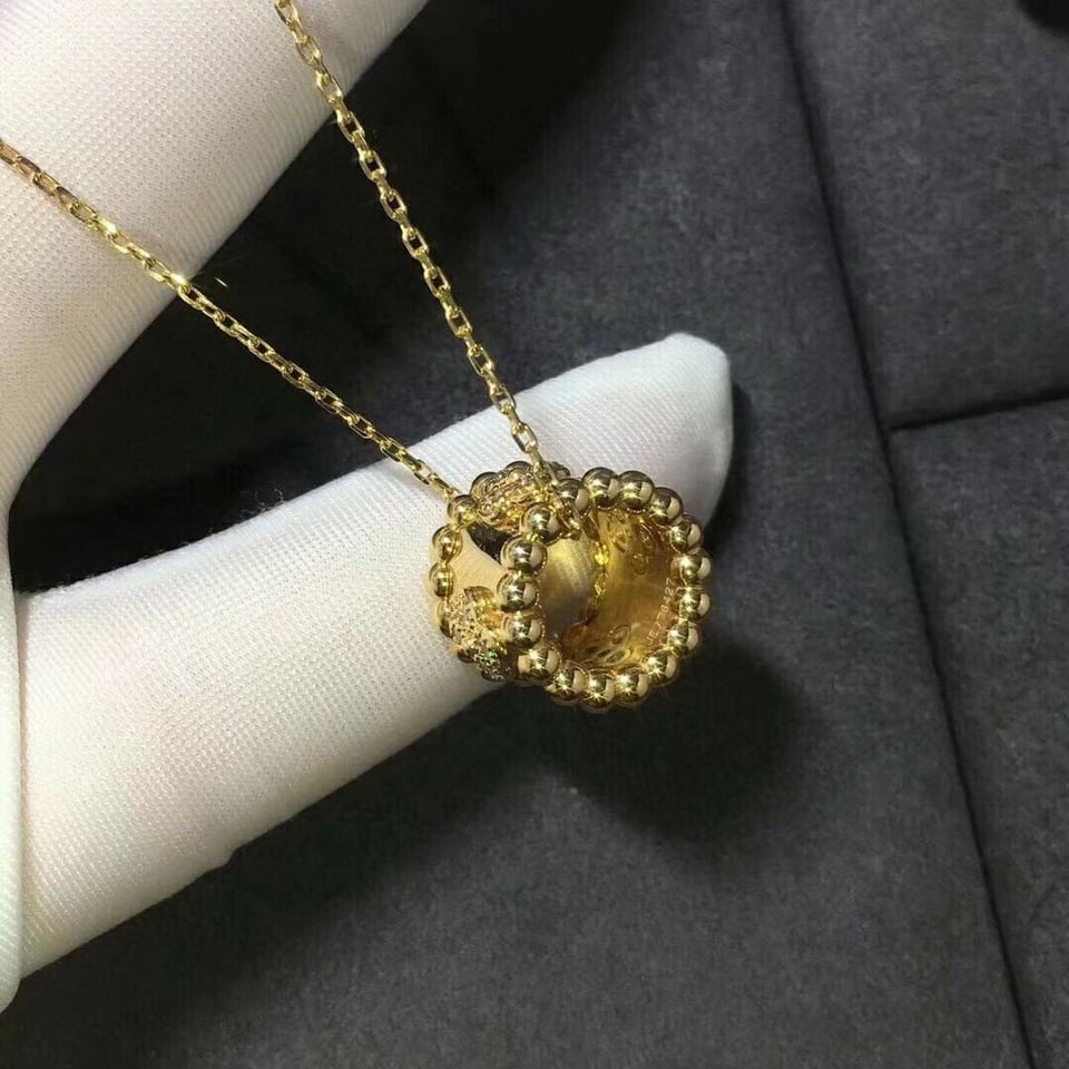 VC pendant with diamonds