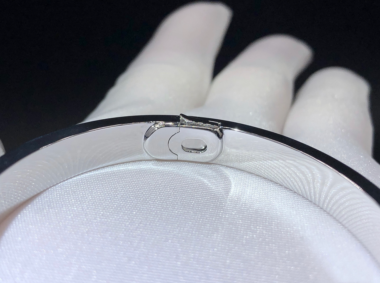 Love bracelet diamond-paved