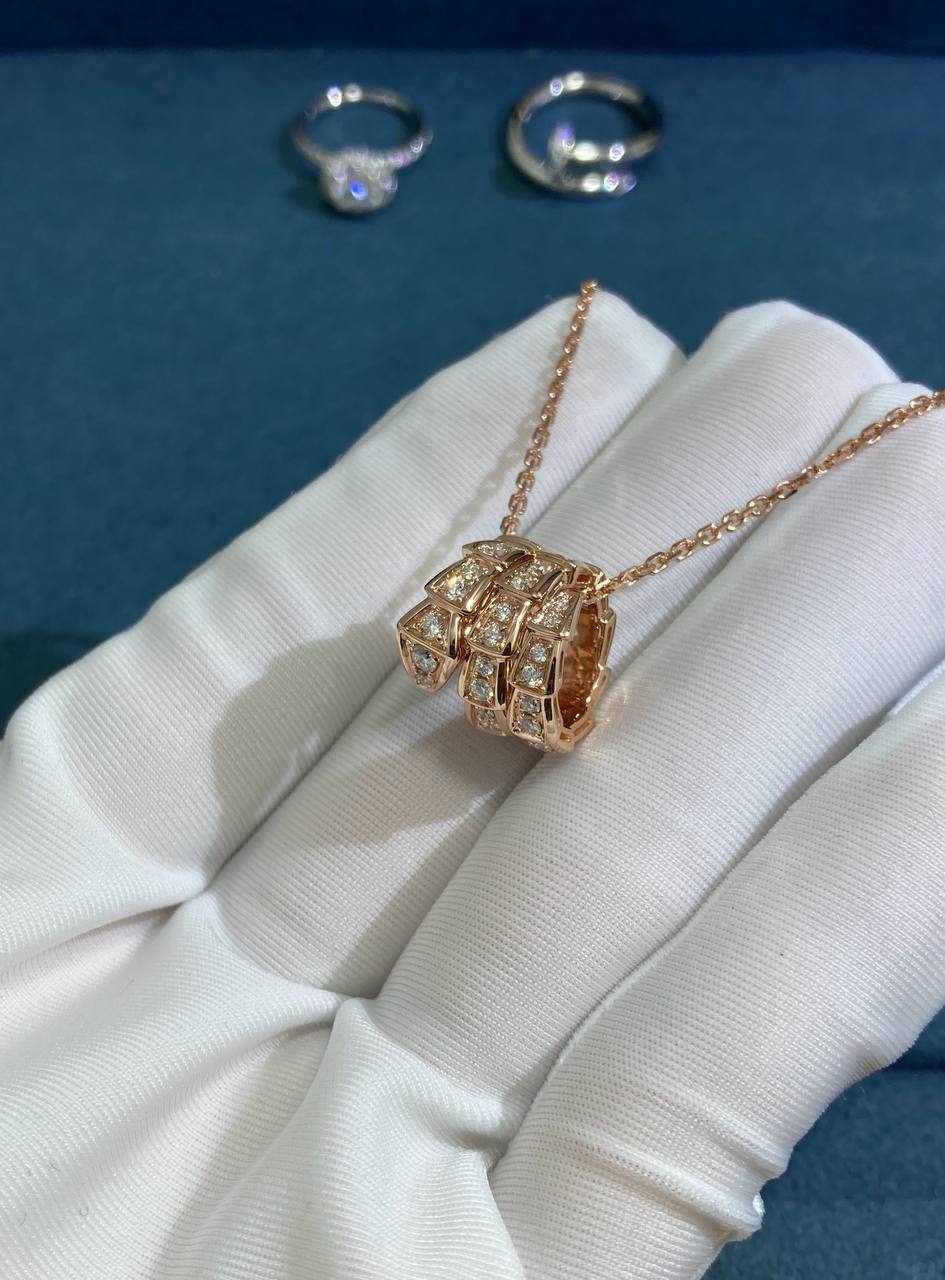 Serpent full pavé Diamond pendant