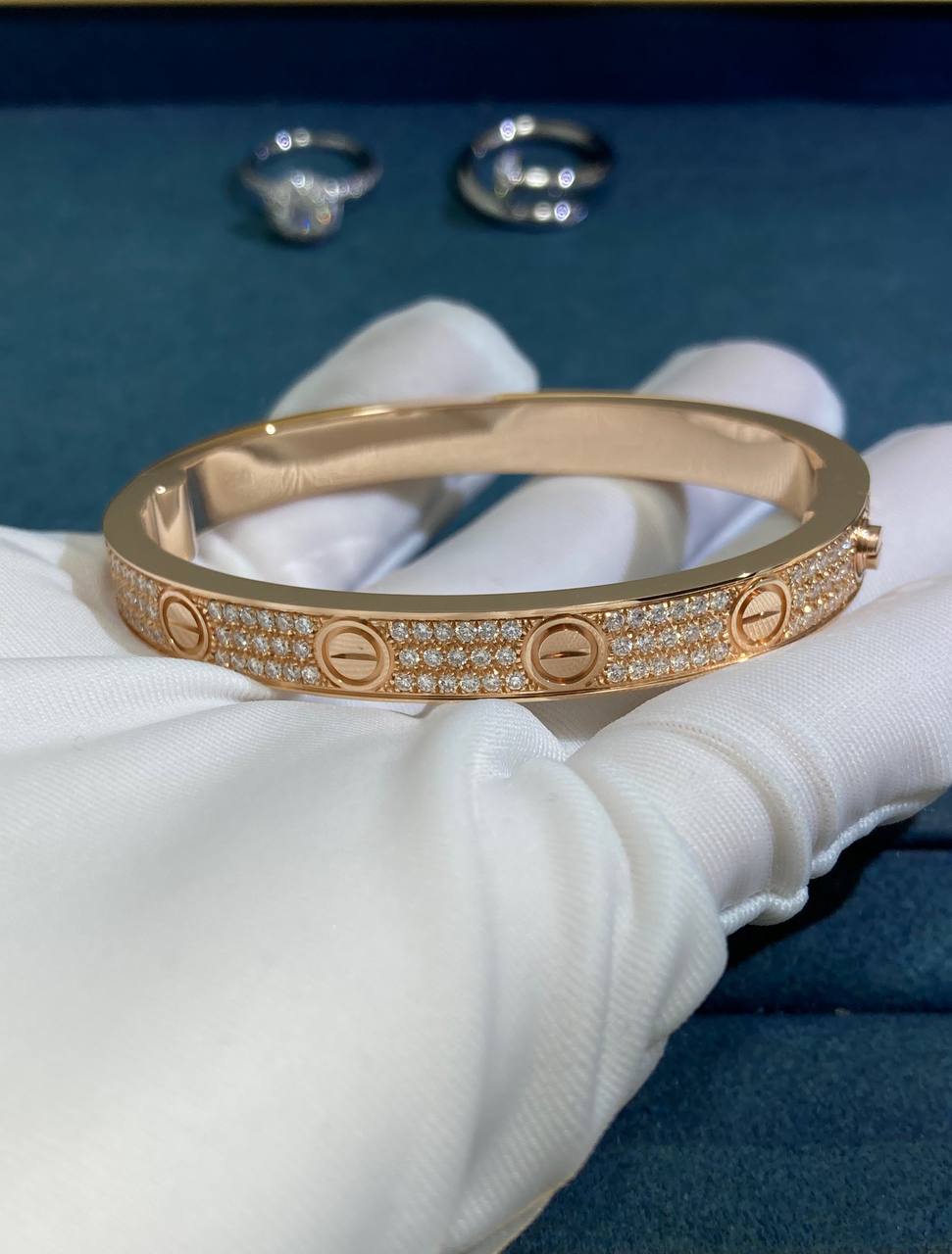Love bracelet diamond-paved