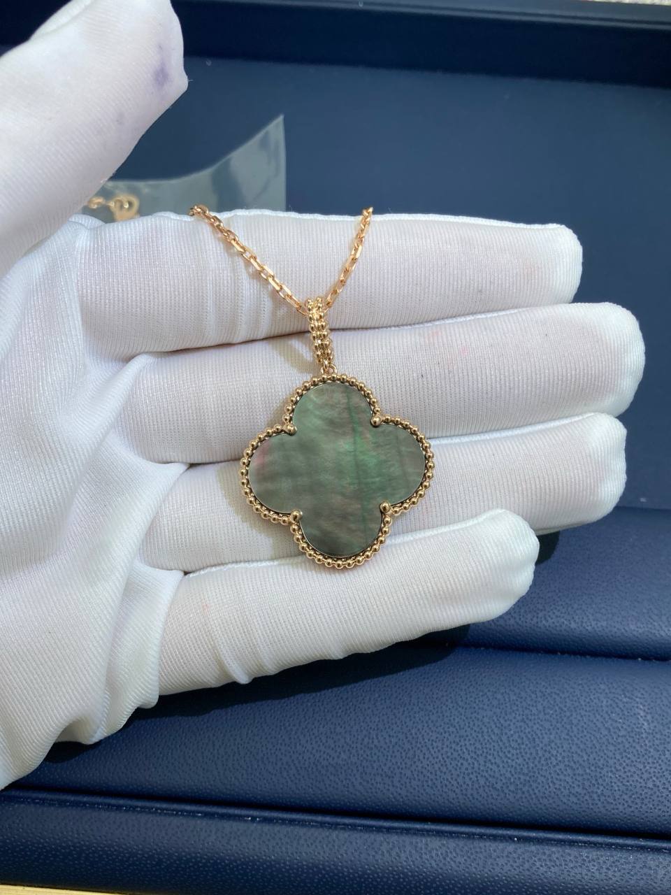 VC grey Mother-of-Pearl pendant model L