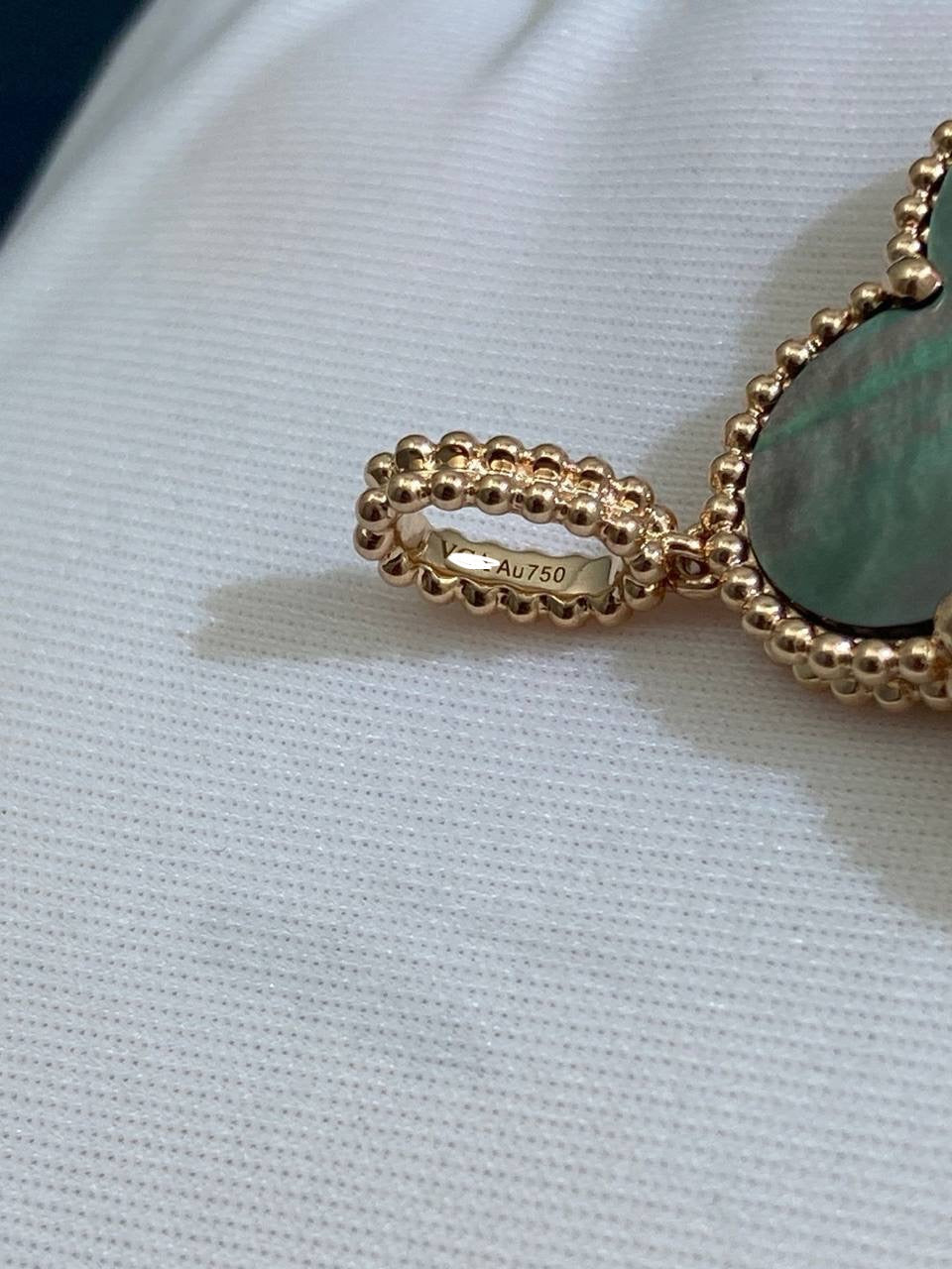 VC grey Mother-of-Pearl pendant model L