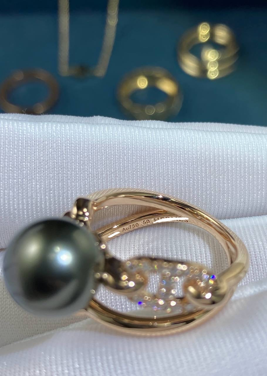 Albertn Pearl double ring with diamonds