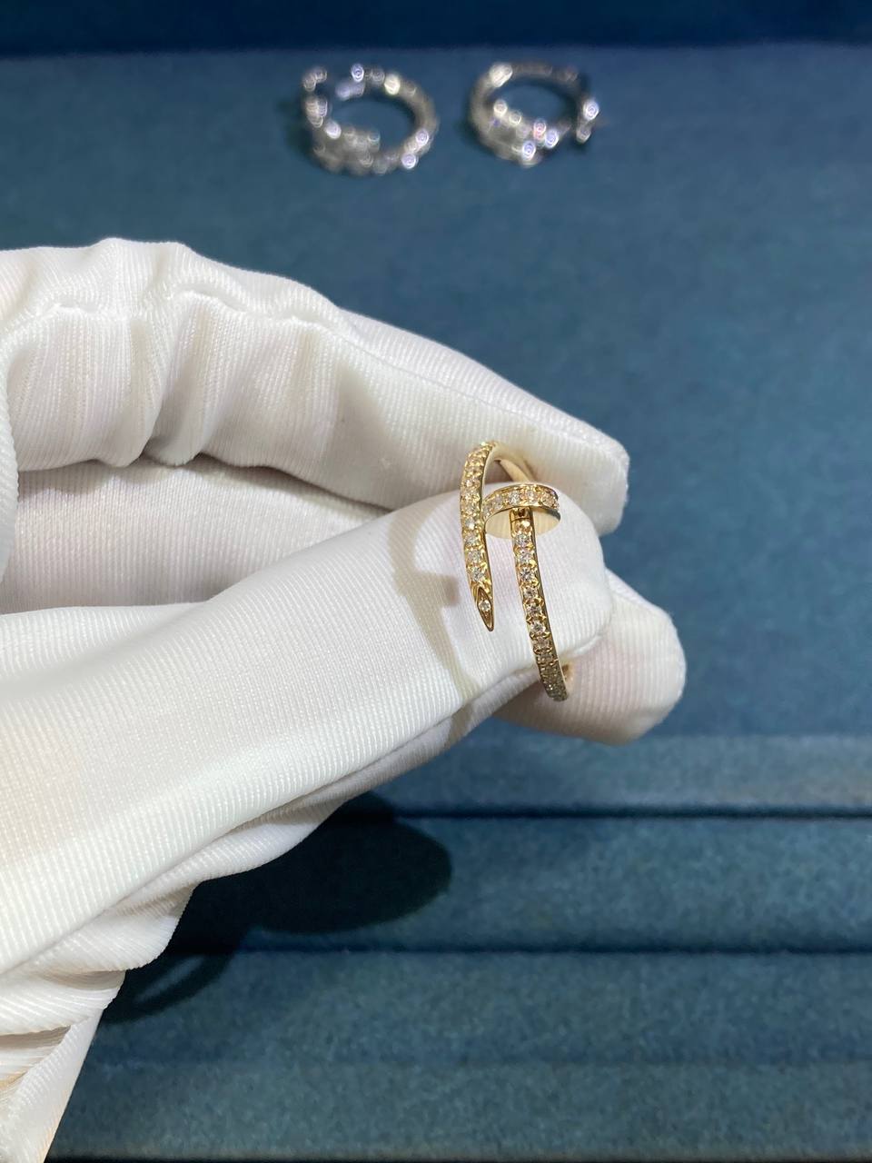 Nail Inspired full pavé diamond ring Small model