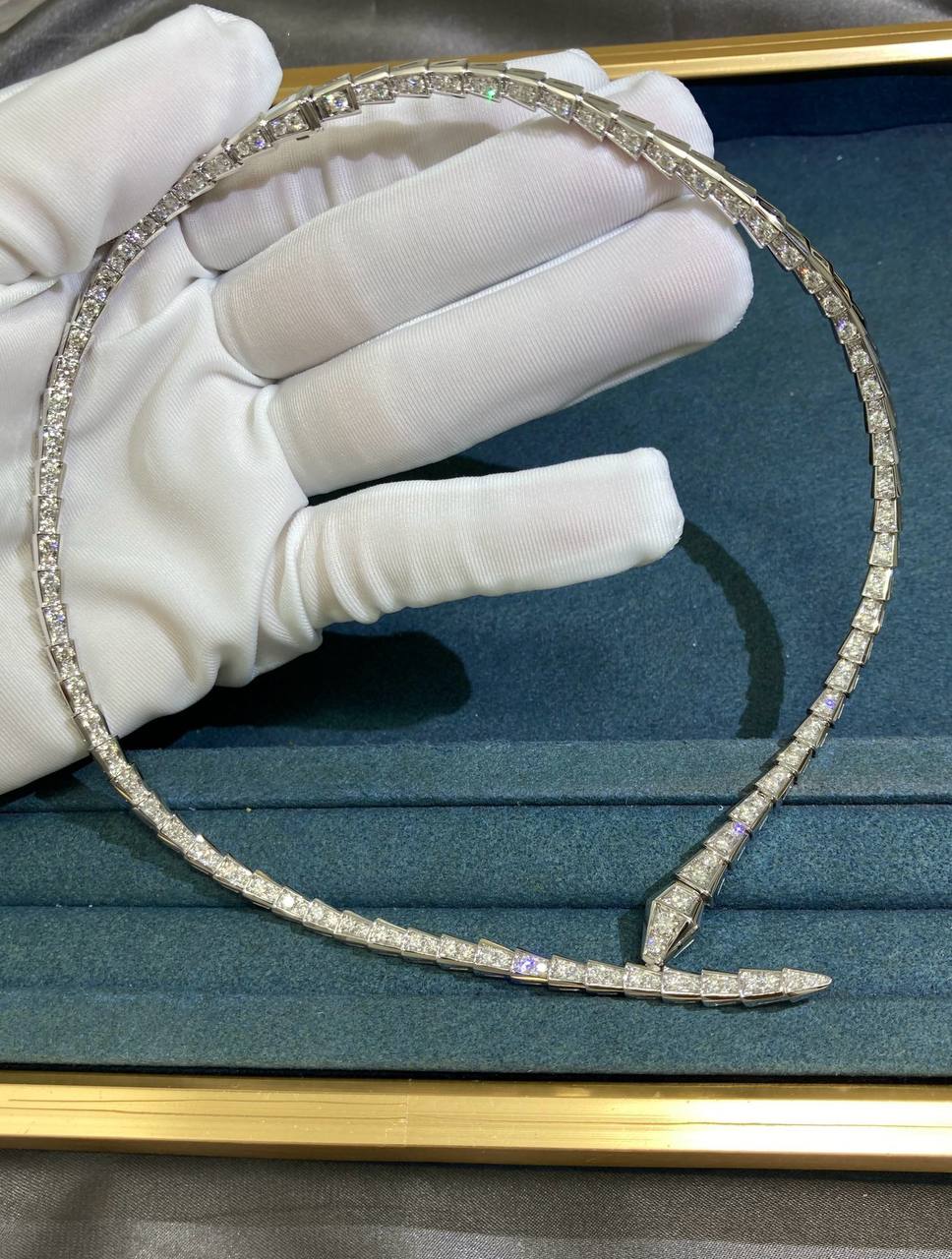 Serpent Diamond necklace