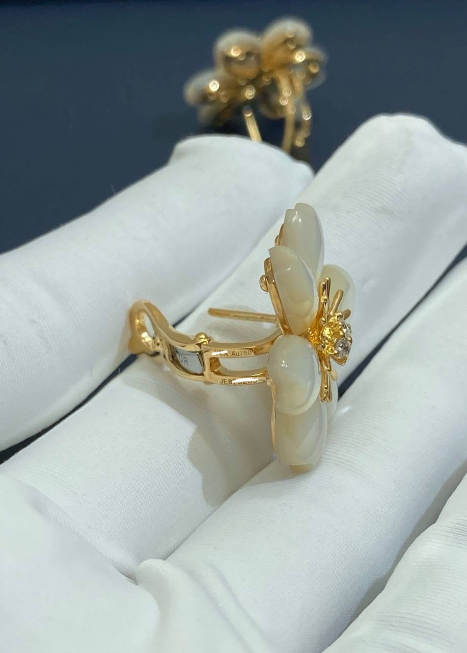VC Mother-Of-Pearl earrings with diamonds