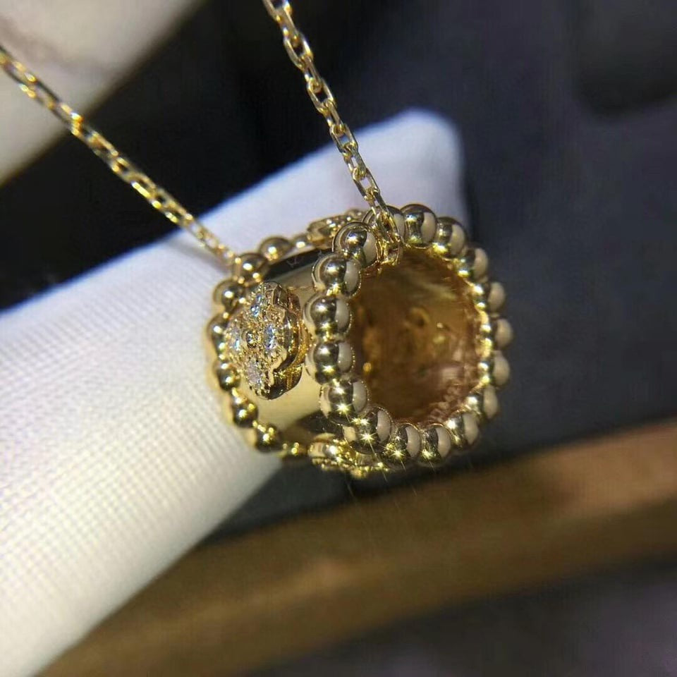 VC pendant with diamonds