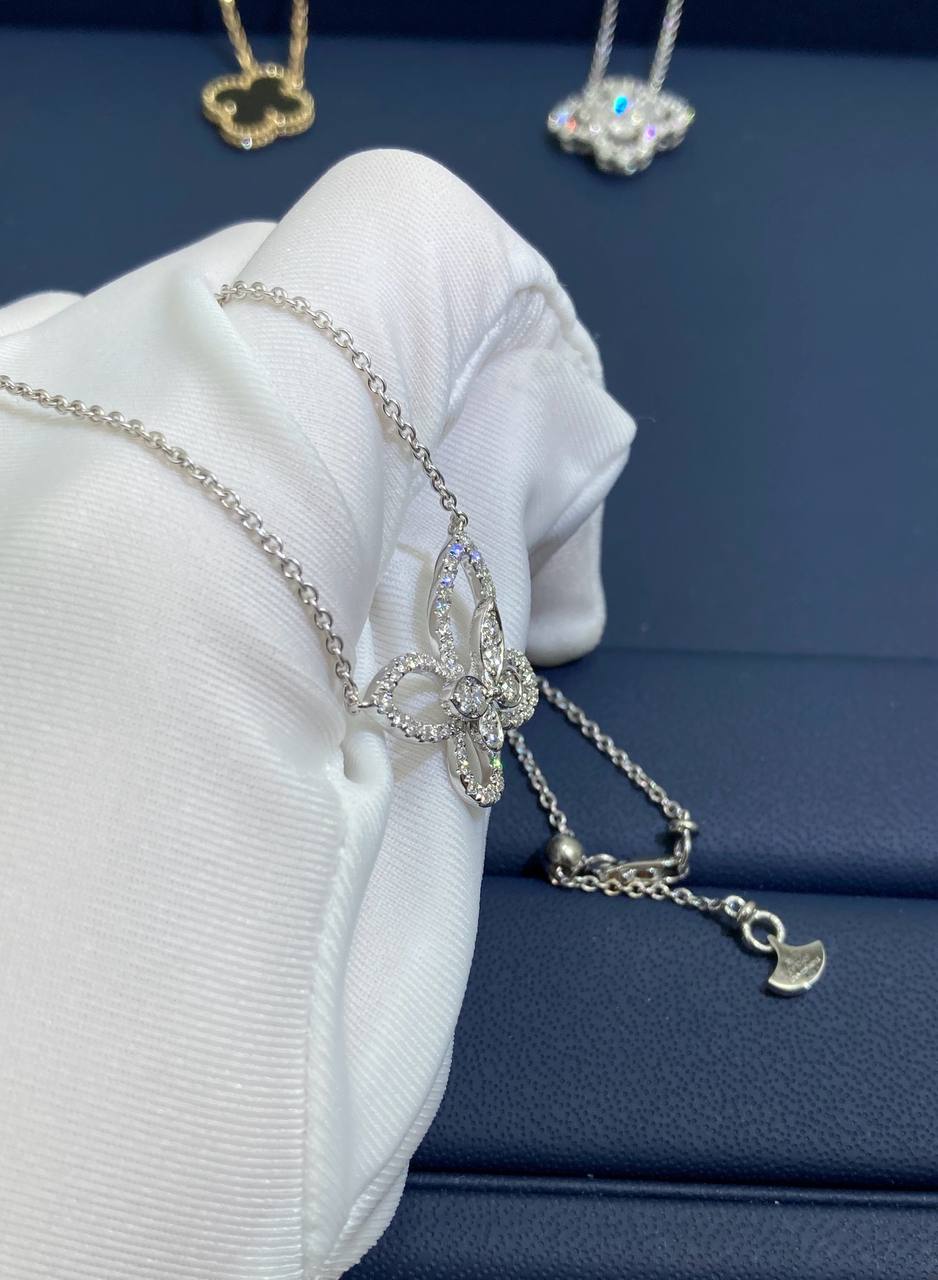 Grf butterfly full pavé diamond pendant
