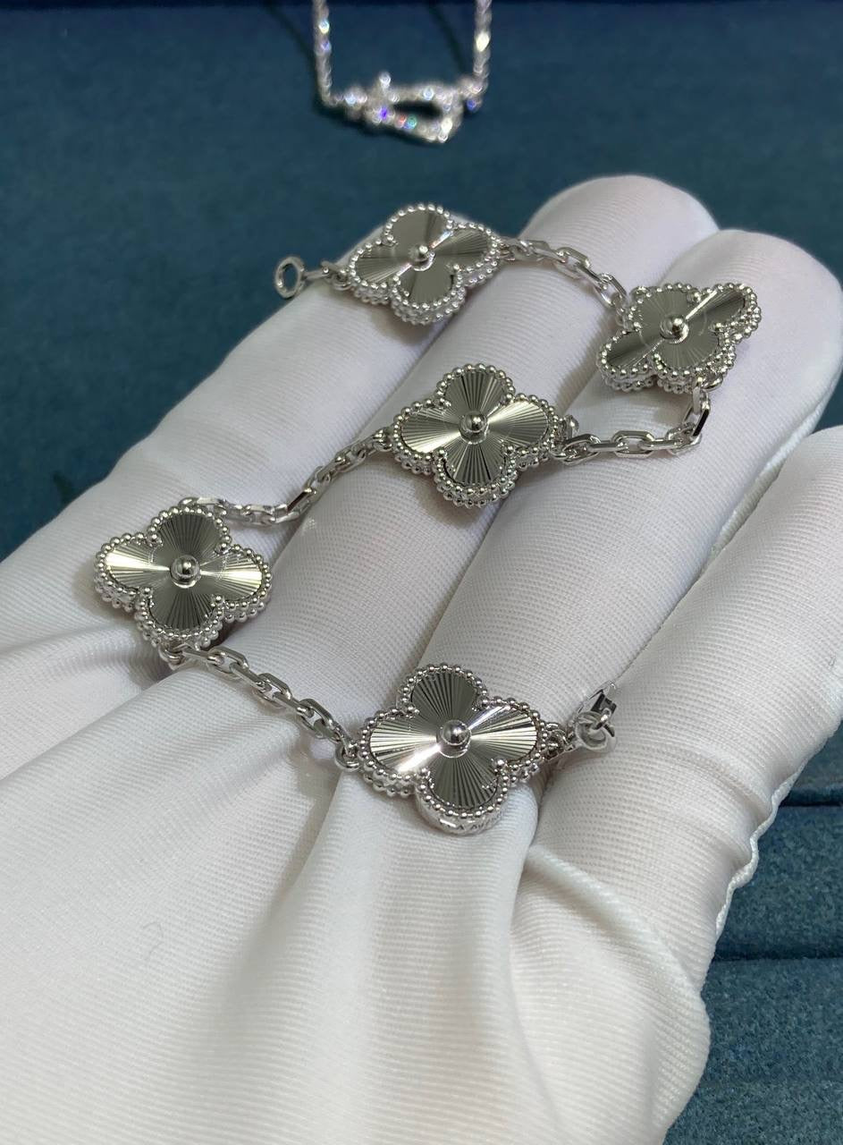 VC Guilloché bracelet