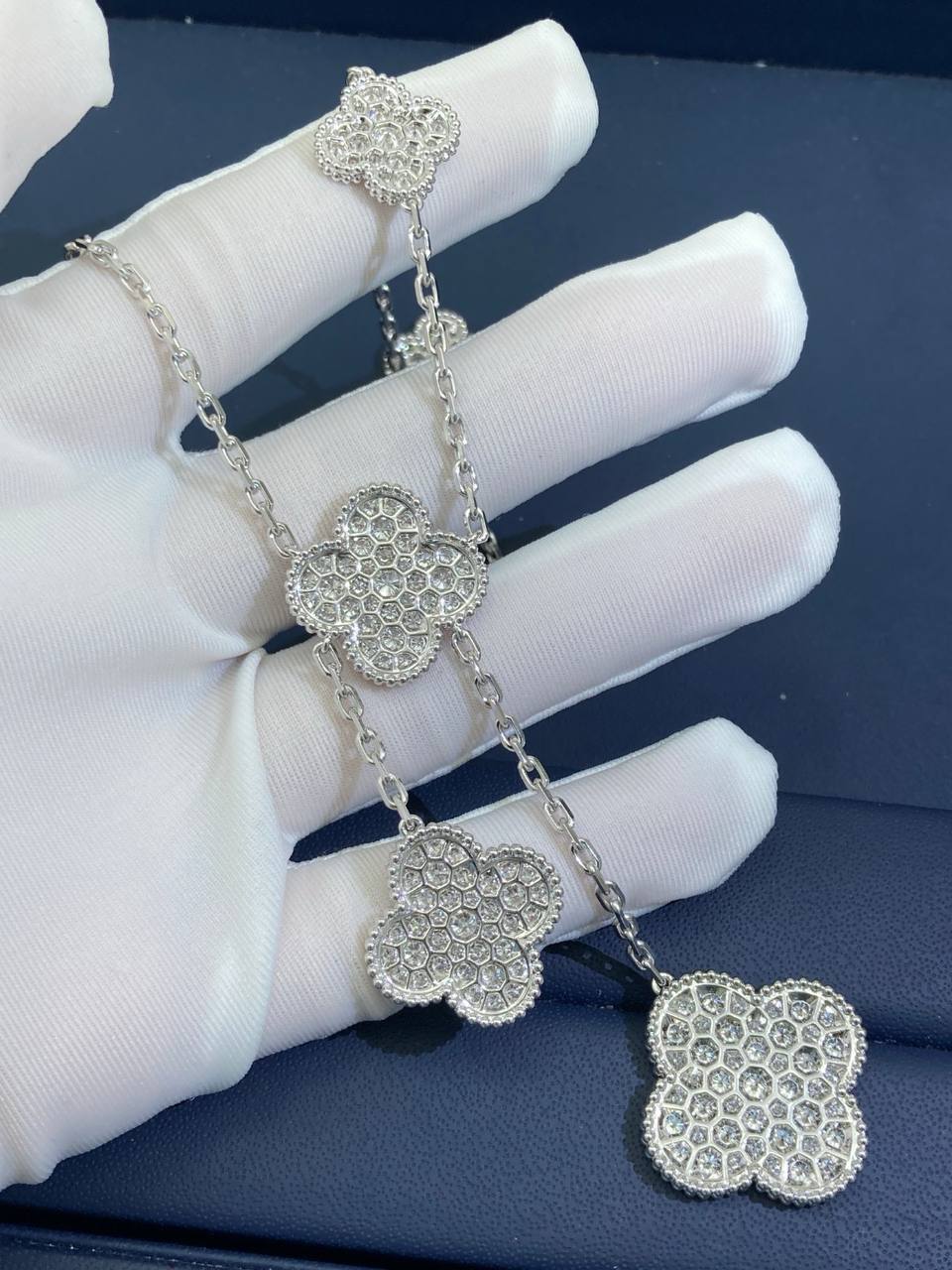VC 6 motif diamond necklace