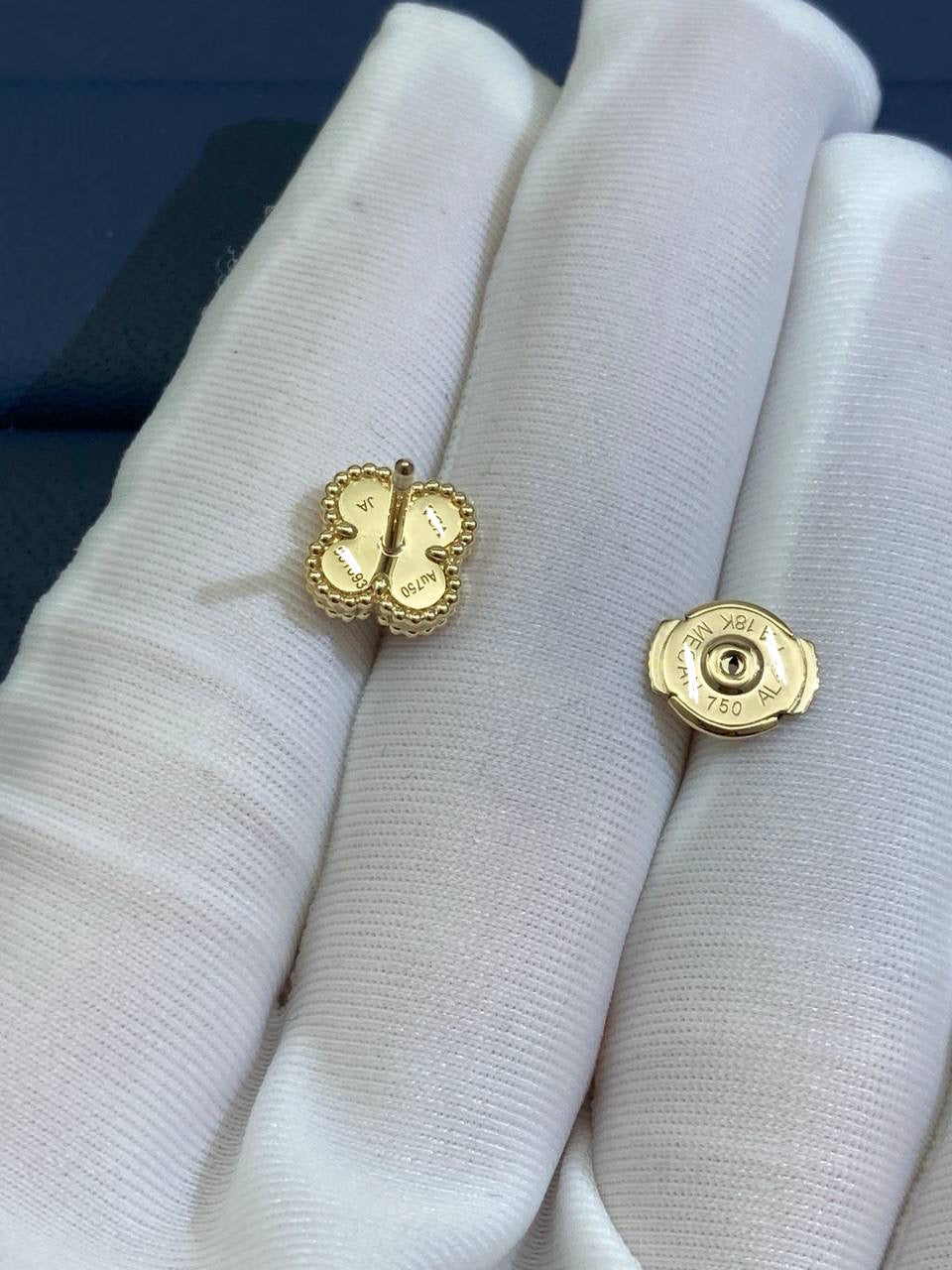 VC earrings mini