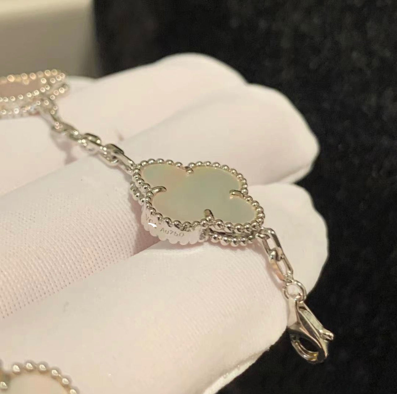 VC Mother-Of-Pearl White gold bracelet