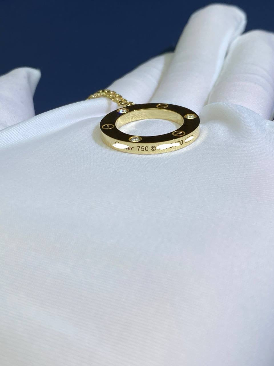 Love pendant with 3 diamonds