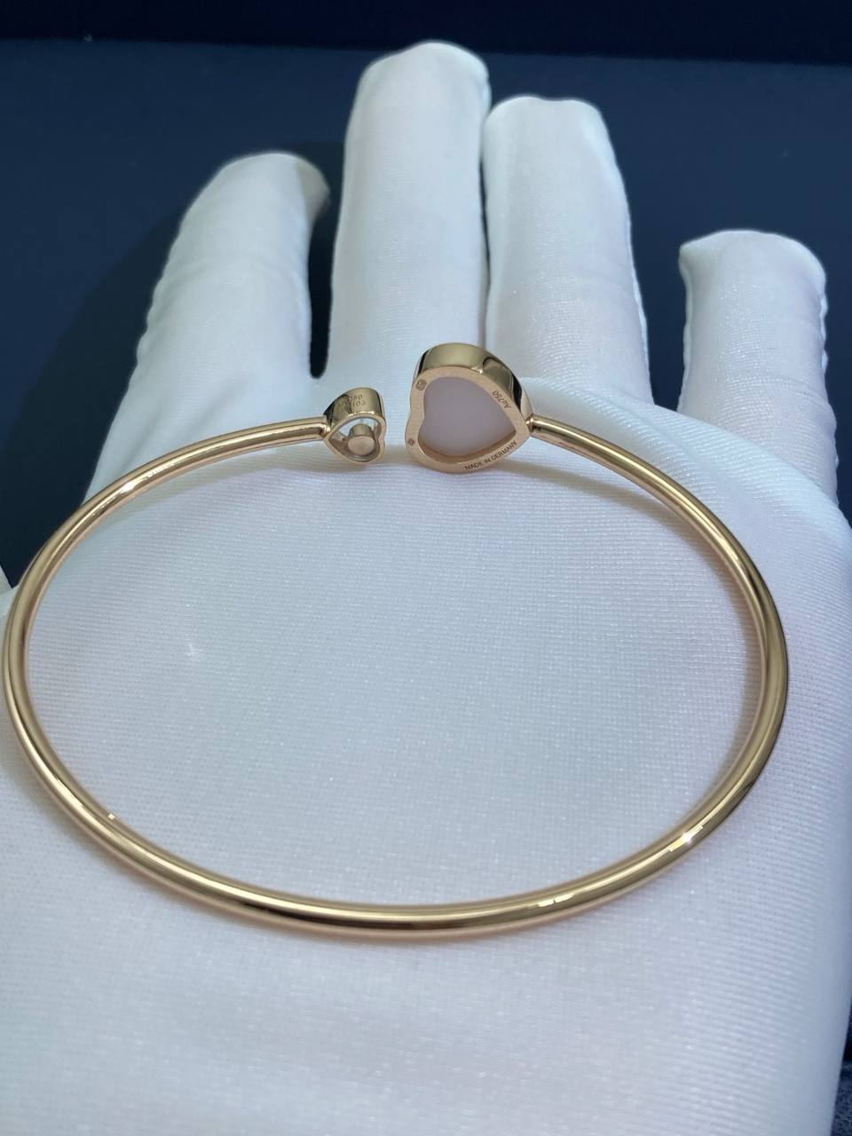 Heart bracelet with a single diamond