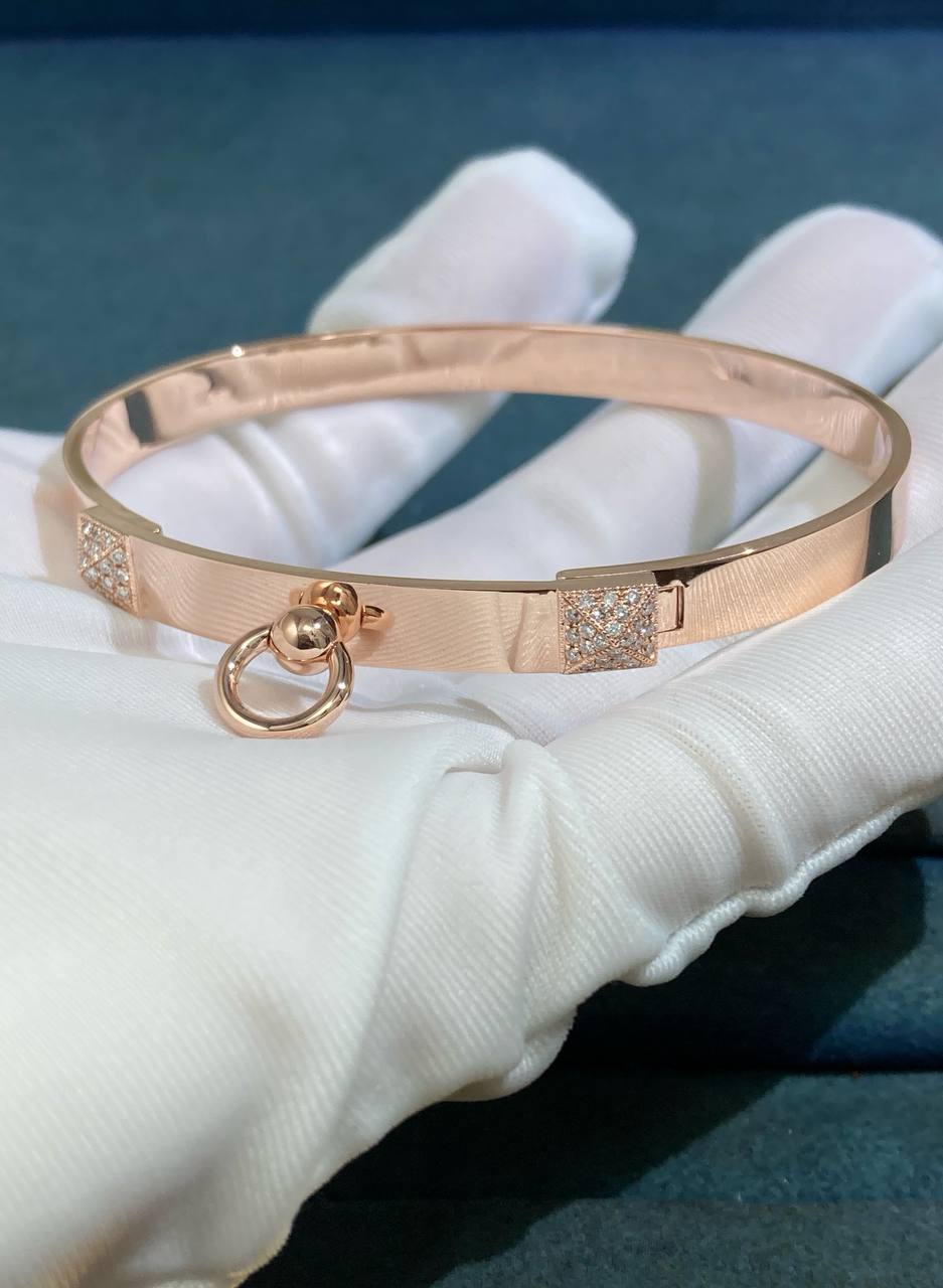 a. Collier de chien bracelet with diamonds