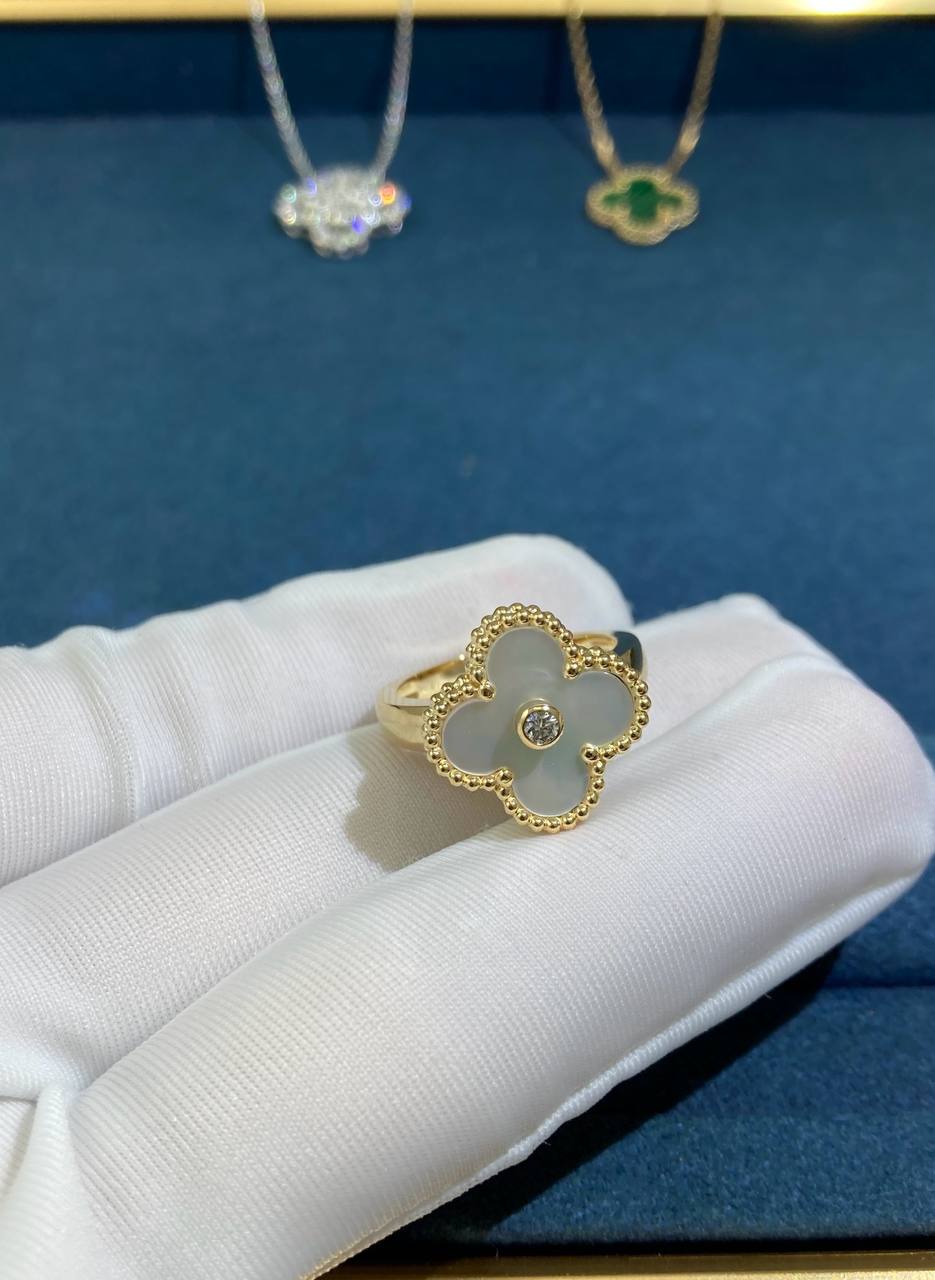 VC white Mother of Pearl ring with one diamond