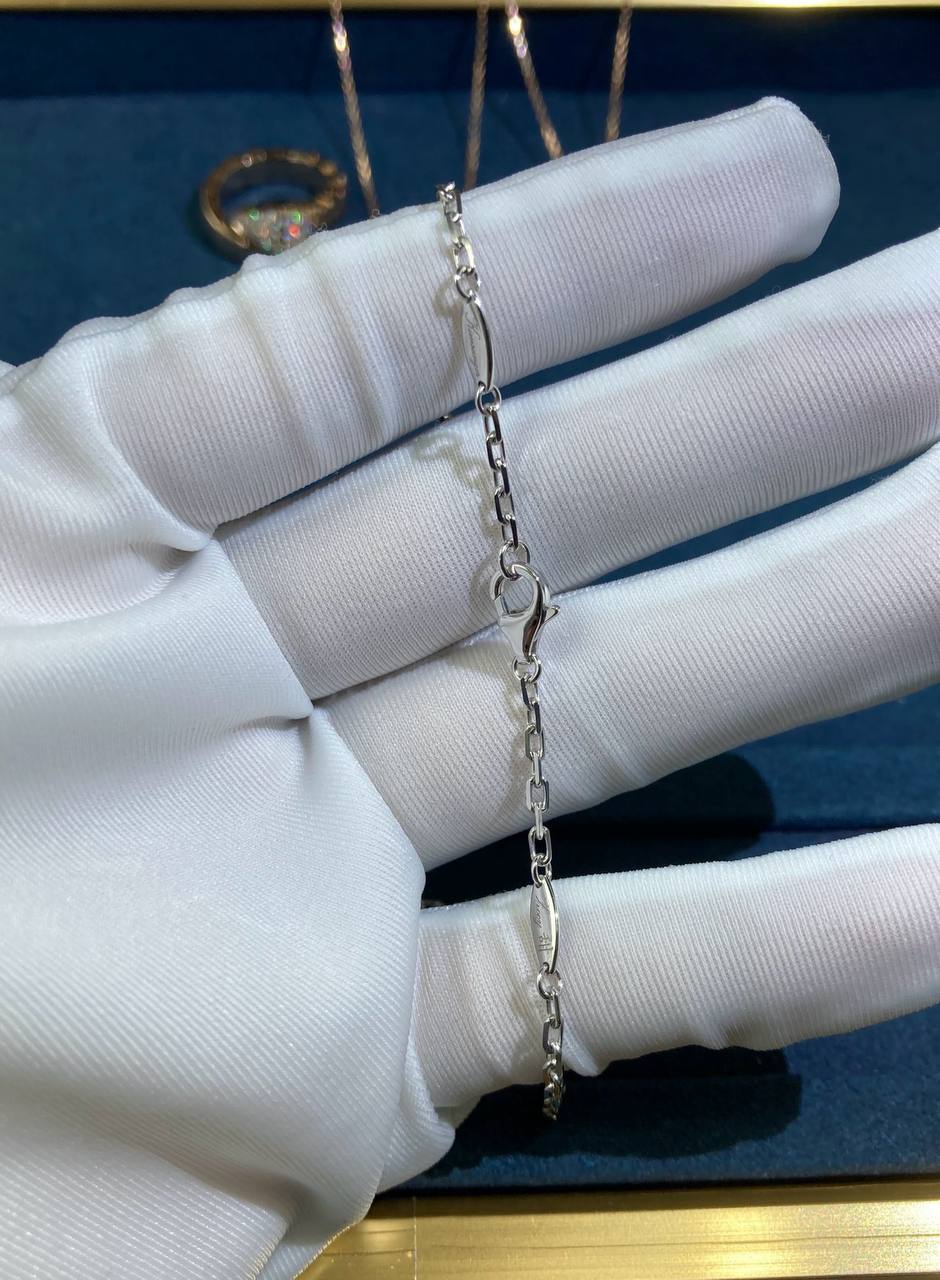 Panther full pavé diamond pendant