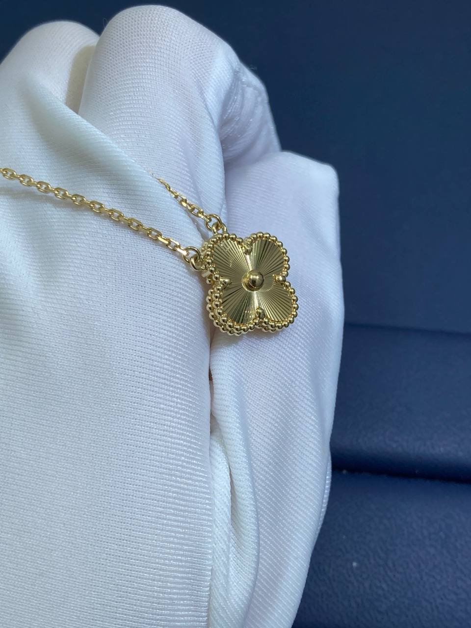 VC Guilloché pendant