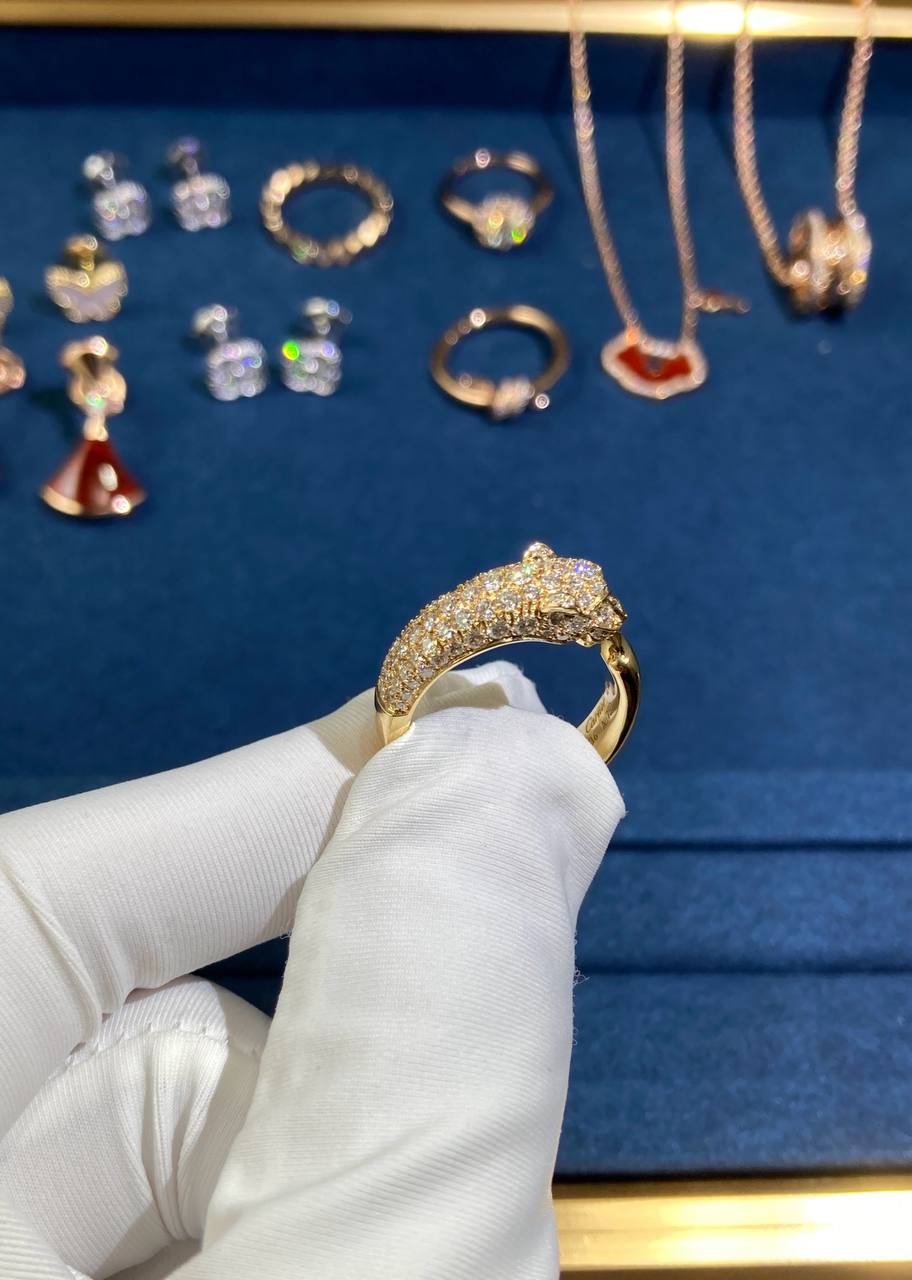 Panther half pavé diamond ring Small model