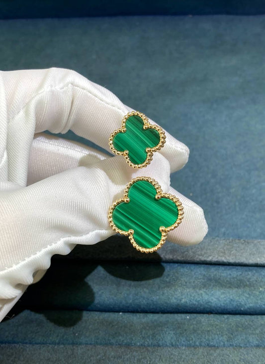 VC between the finger ring with Malachite