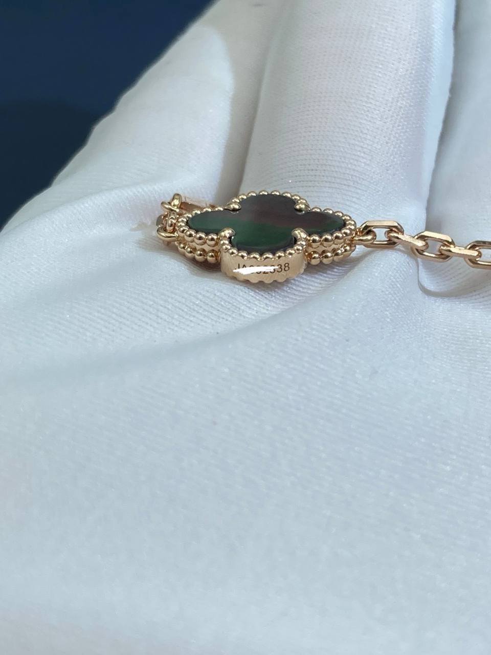 VC bracelet with grey Mother-Of-Pearl and diamonds