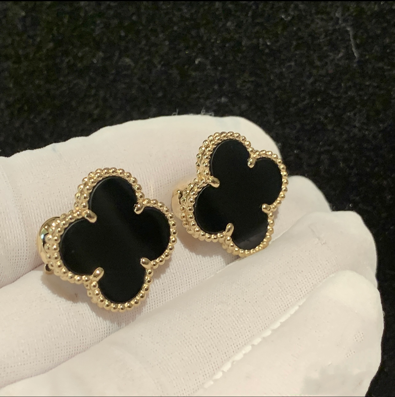 VC Onyx earrings 20mm