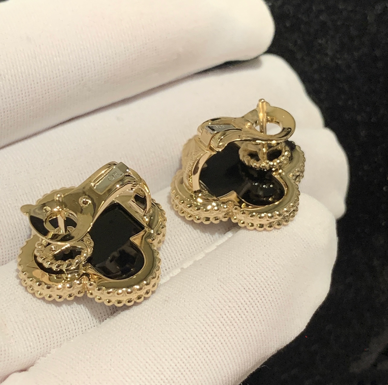VC Onyx earrings 20mm