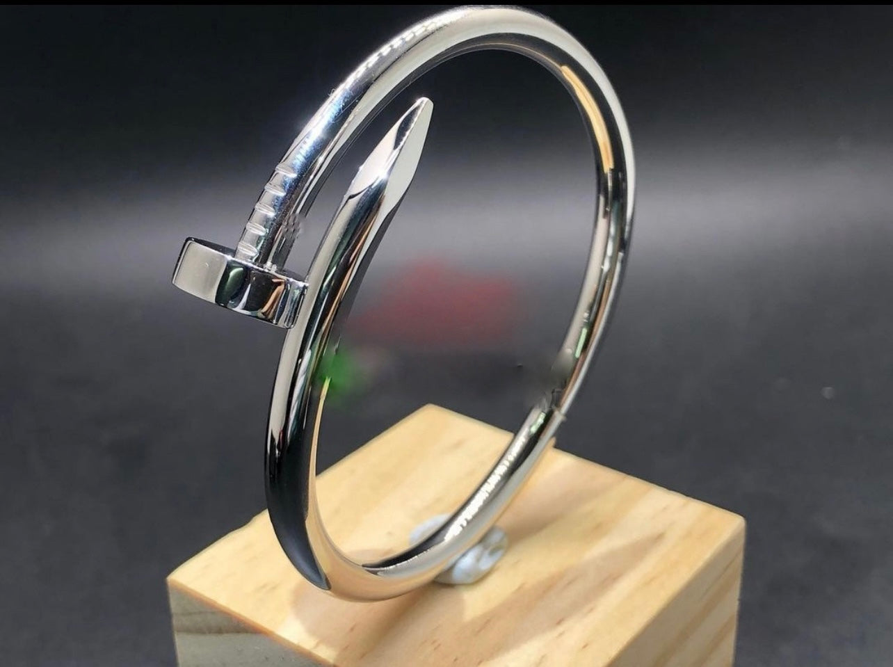 Nail Inspired bracelet model M